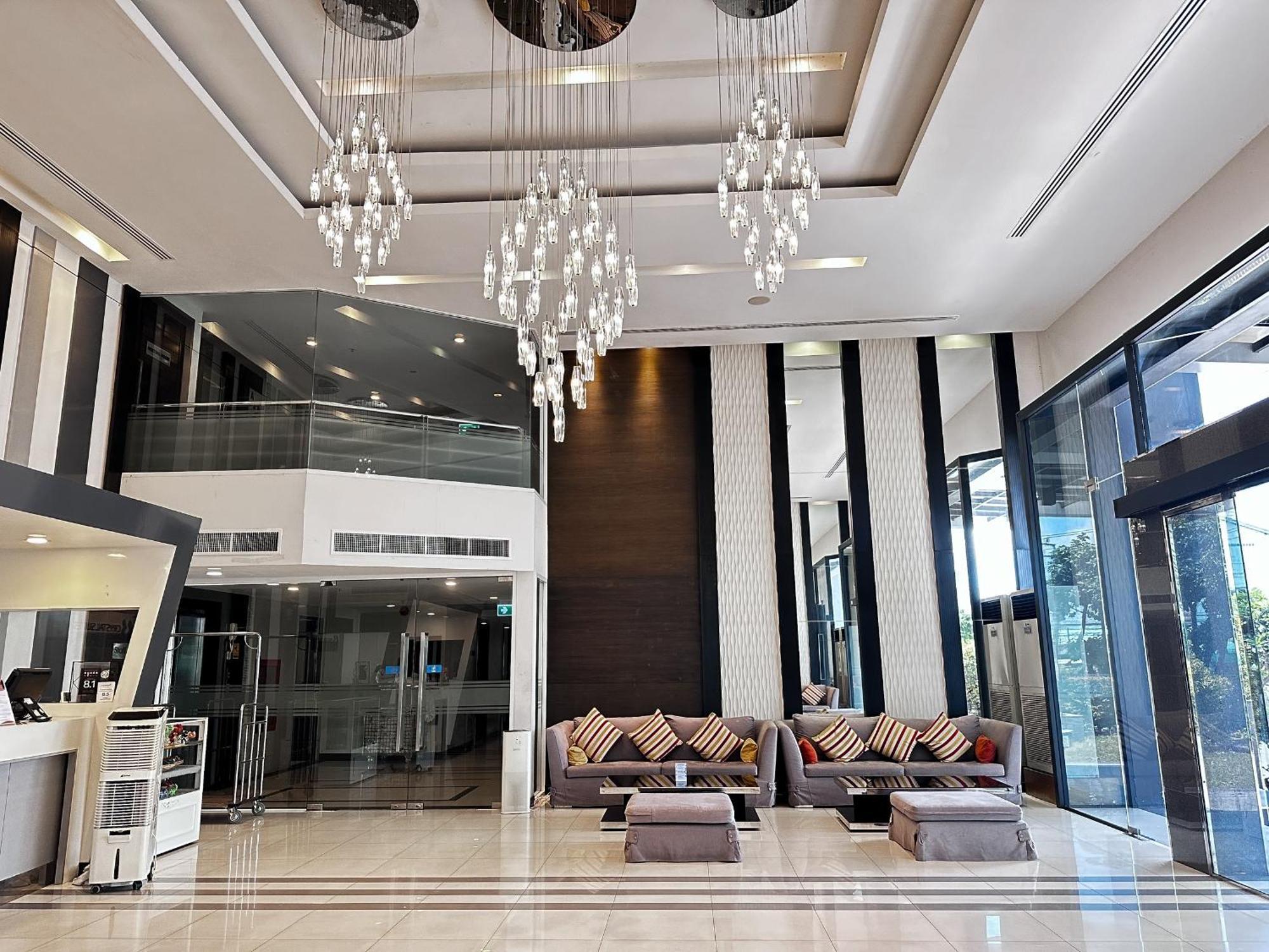 Crystal Suites Suvarnbhumi Airport Бангкок Екстер'єр фото