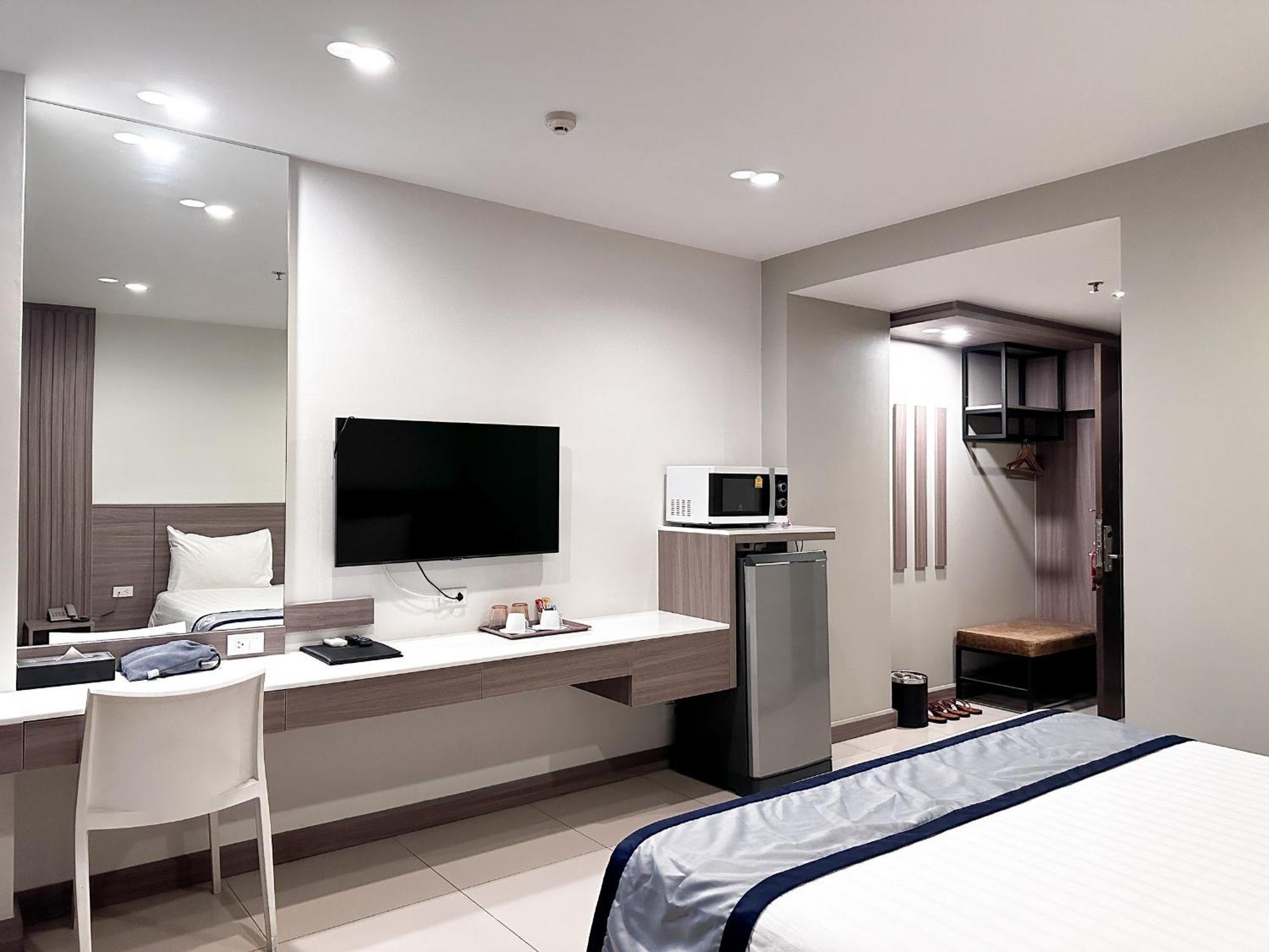 Crystal Suites Suvarnbhumi Airport Бангкок Екстер'єр фото
