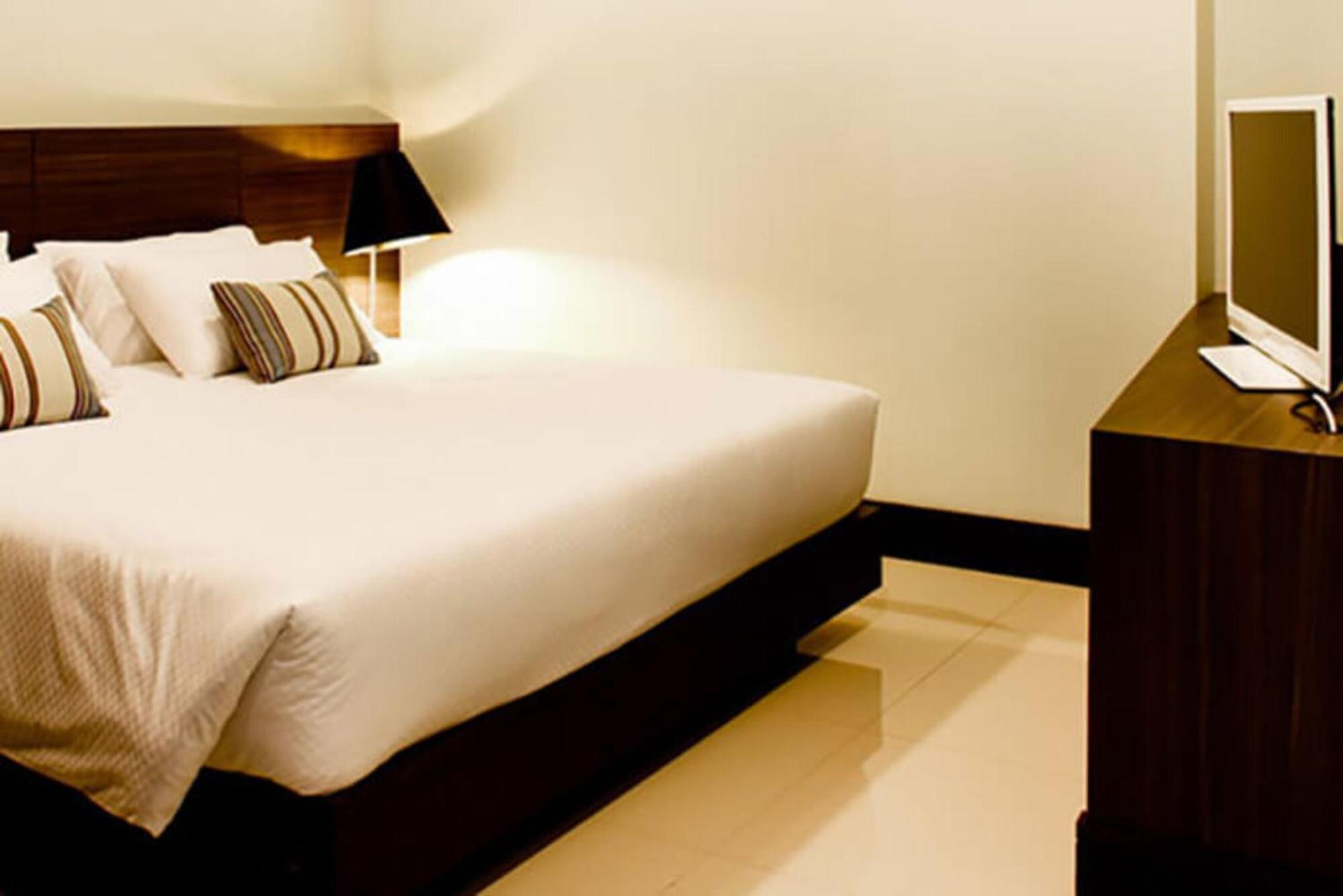 Crystal Suites Suvarnbhumi Airport Бангкок Екстер'єр фото